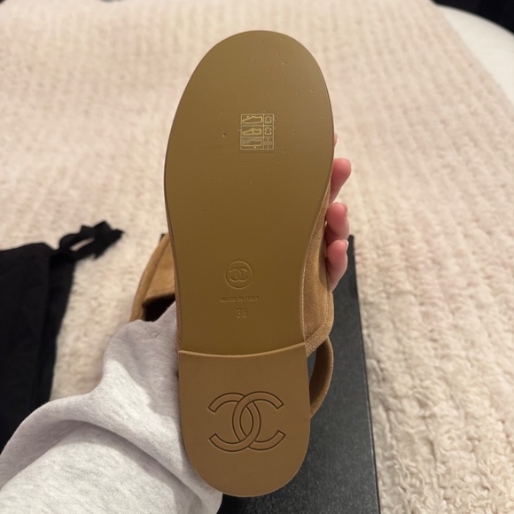 Authentic Chanel Shearling Slingback Loafers Metiers d’Art 2025 Collection - Picture 7 of 11